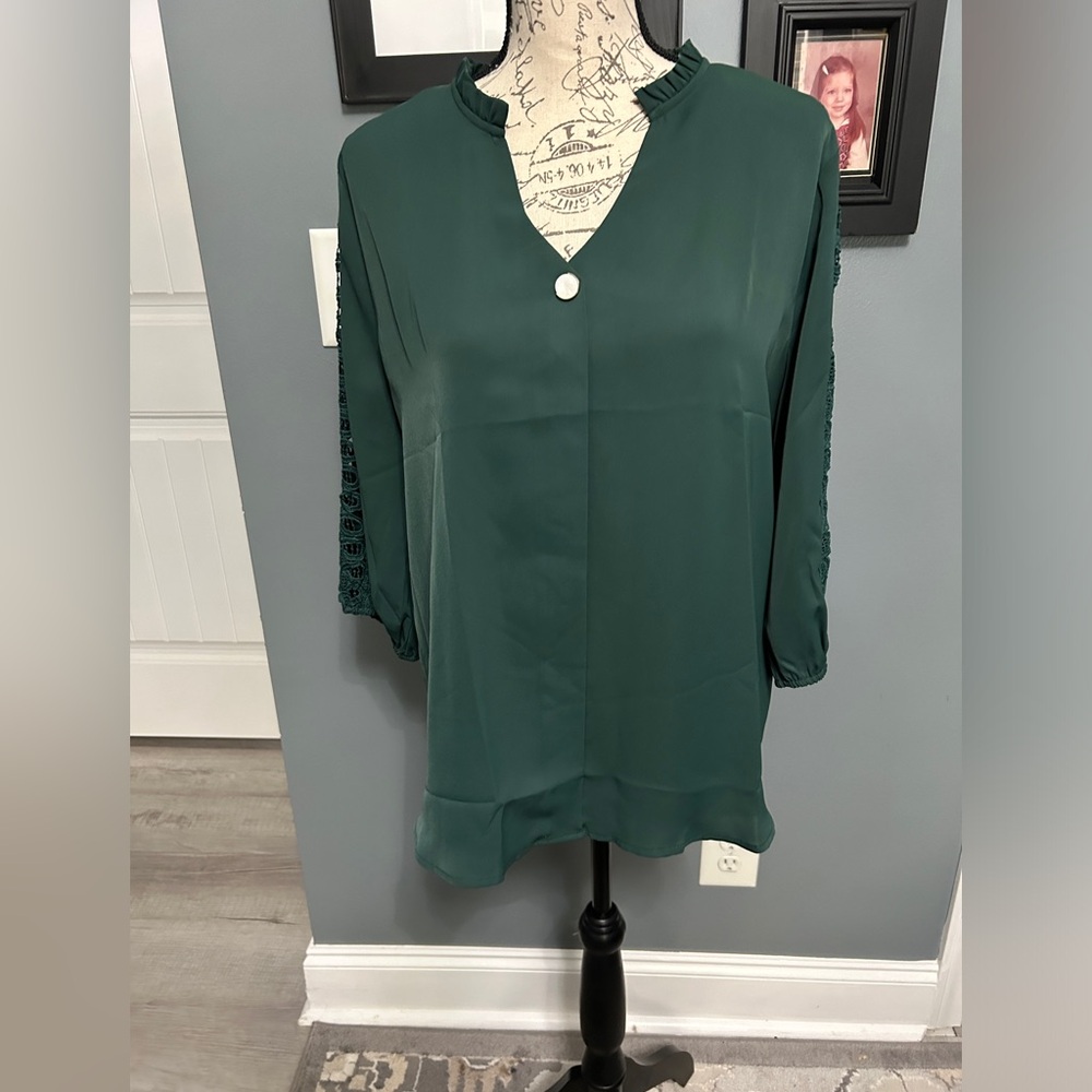 NWT- GREEN FLUTED COLLAR BLOUSE BY JASAMBAC- SIZE LARGE